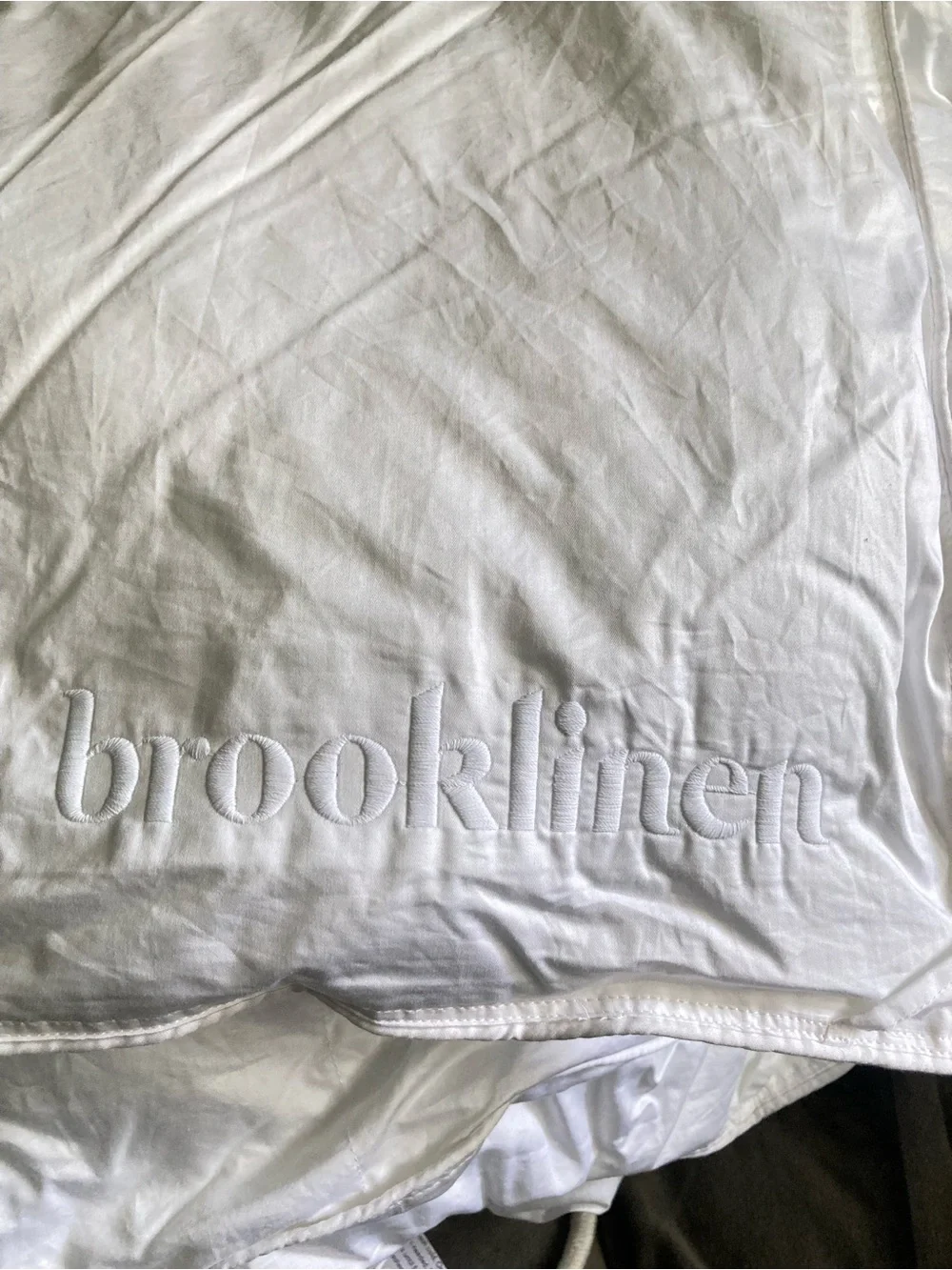 Queen / Full   brooklinen down ALTERNATIVE comforter White. 92”x96” 31oz fill